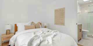 2923 Marsh St Gallery 21