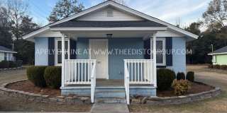 Freshly Renovated 3-Bedroom with Screened Porch Gallery 1