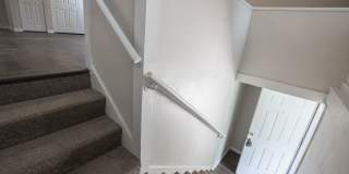 Spacious 3 bedroom, 1 Bathroom Upper Level Duplex Apartment Gallery 3