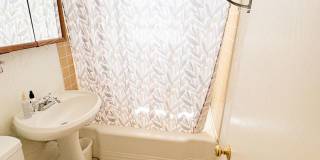 Adorable 2 BR 1 Bath home with Yard Gallery 9