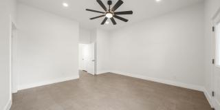 Room in 3 Bedroom Home at Princeton Ave Gallery 11