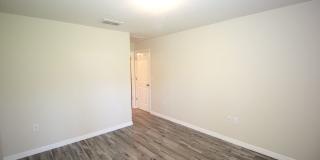 Roomy 3 Bed 2 Bath Duplex Home for Rent w Lawn Cutting Included! Gallery 33