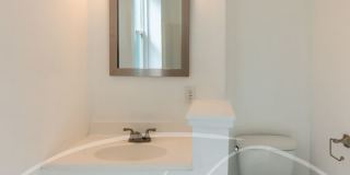 Great 2 Bedroom with Classic Finishes Gallery 22