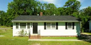 Lake Front Adorable Home! Gallery 1