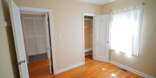 3 Bed / 1 Bath Home w/Sunroom in Midtown Neighborhood! Gallery 19