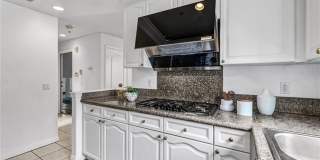 201 N Lincoln Gallery 7