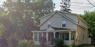 5 Bedroom, 1.5 Bath Home near UVM (312 Colchester Ave) Gallery 1