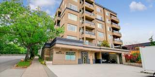 Views of Lake Union Gorgeous 2 bedroom with 2 decks Gallery 1