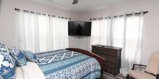 Room in 4 Bedroom Home at S Person St Gallery 12