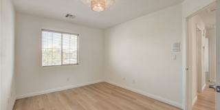 10808 Wallflower Avenue Gallery 54