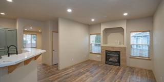 Modern 4 Bedroom, 2.5 Bath Home In Silver Creek w/AC Gallery 14