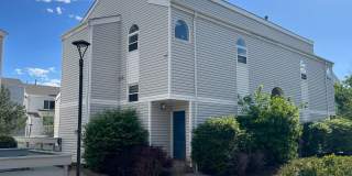Spacious 3 Bed, 2 Full Bath Townhome near the Highline Canel! Gallery 1