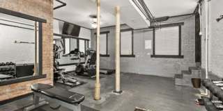 6112 N Winthrop Ave Gallery 7