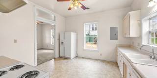 Cozy 2 Bedroom Downtown Home Available! Gallery 8