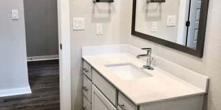 Spacious open floorplan with lots of light Gallery 30