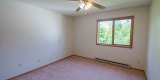 Upstairs condo with garage space in great NW location! Gallery 11
