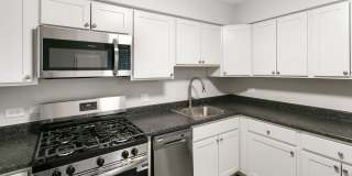 2 Bedroom 2 Bath Apartment in Libertyville Gallery 1