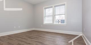 Fantastic, Newly renovated 4-bd/2 ba with Laundry Gallery 7