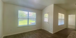 Updated Home in Pioneer Crossing! Available for July! Gallery 8