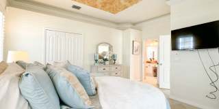 ** BEAUTIFUL MODERN HEATED POOL HOME IN THE VINEYARDS ** SEASONAL ONLY ** AVAILABLE OFF-SEASON MONTHS AND DEC-MARCH 2026 ** Gallery 55