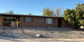 Beautifully Renovated 2 Bedroom -A/C- Fenced Yard Beautifully Renovated 2 Bedroom -A/C- Fenced Yard Gallery 1