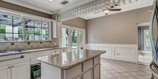 3-BEDROOM IN ALAMO HEIGHTS W/ POOL Gallery 25