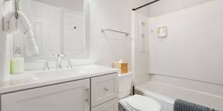 2be / 1.5ba Duplex Unit B - Great Convenient Location Gallery 50