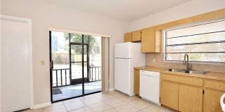 Just Listed!   Updated 2 Bedroom Townhome located in Downtown Orlando Gallery 7