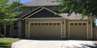 Large Home in NE Redmond Gallery 1