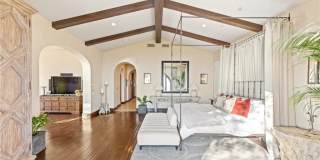 16 Shore Walk Gallery 26