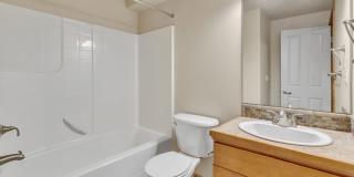 Stylish 3BR/3.5BA Townhome with Vaulted Ceilings & Attached Garage Gallery 6