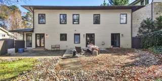 1930 Wildwood Place NE Gallery 25