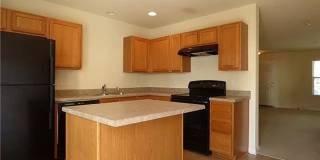 Room in 3 Bedroom Townhome at Derryrush Ave Gallery 4