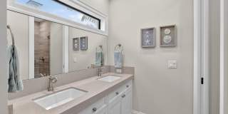 2425 Delmar Place Gallery 45