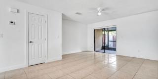 Spacious 1-bedroom, 1.5-bath, two-story Kirby Creek townhome close to N. Dale Mabry Gallery 7