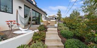 Modern Coastal Lease in Top of the World Gallery 23