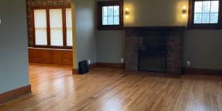 Four Bedroom Farmhouse on Three Acres Gallery 1