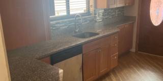 2206 Sarah Street Gallery 9