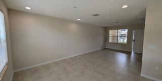 Spacious Townhome in Desirable Vizcaya Falls 3-bedroom, 2.5-bath townhome Gallery 4