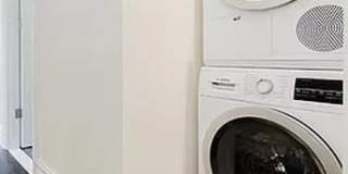 447 E 9th St Gallery 6