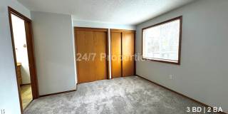 Updated 3BD | 2BA Home with Garage & Large Deck - Hillsboro Gallery 8