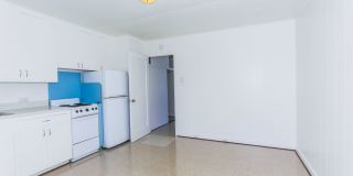 Waiola - upstairs 1 bedroom with 1 parking - window air conditioner in bedroom.. Gallery 5