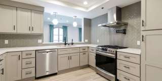 9249 Burton Way Gallery 7