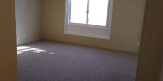 Highlands 1 Bedroom 1 Bath w/ Yard and Laundry! Gallery 76