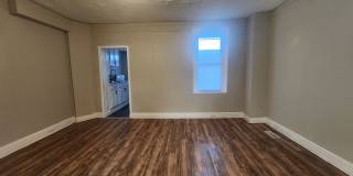Charming 2 Bedroom Home with Backyard & In-Unit Washer/Dryer Gallery 5