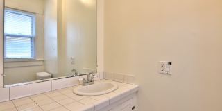 4 Bedroom North Campus Newly Remodeled House with 2 Decks and Patio Gallery 21