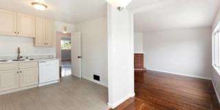 Beautiful rehabbed Mid-Century single family home Gallery 9