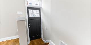 Parkside Haven: Contemporary 2-Bedroom Row Home Near Patterson Park Gallery 4