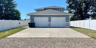 Beautiful 3 Bedroom Duplex with Garage! Gallery 1