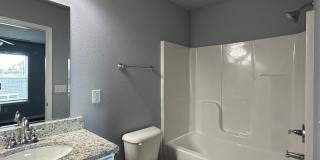 Townhouse with Garage - Minutes from Downtown Rogers Gallery 17